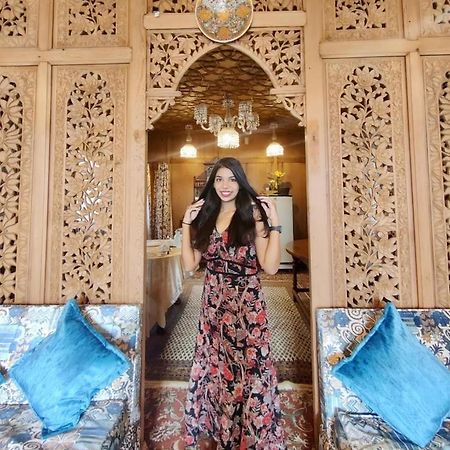 Exotic Young Shreen Houseboat Hotel Srinagar  Bagian luar foto