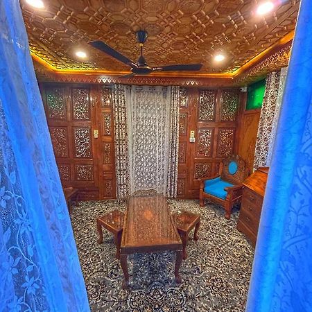 Exotic Young Shreen Houseboat Srinagar  Bagian luar foto