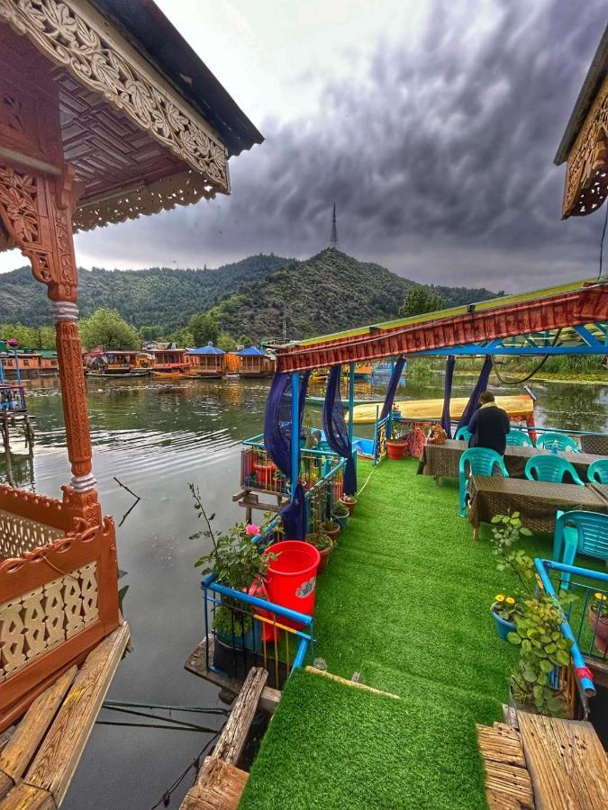 Exotic Young Shreen Houseboat Srinagar  Bagian luar foto