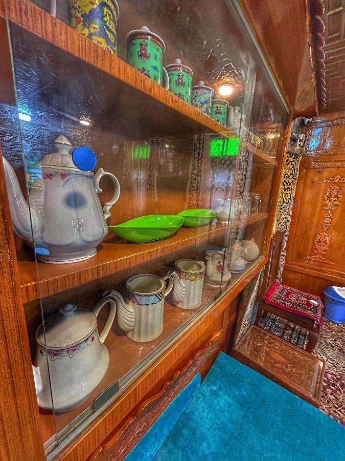 Exotic Young Shreen Houseboat Hotel Srinagar  Bagian luar foto