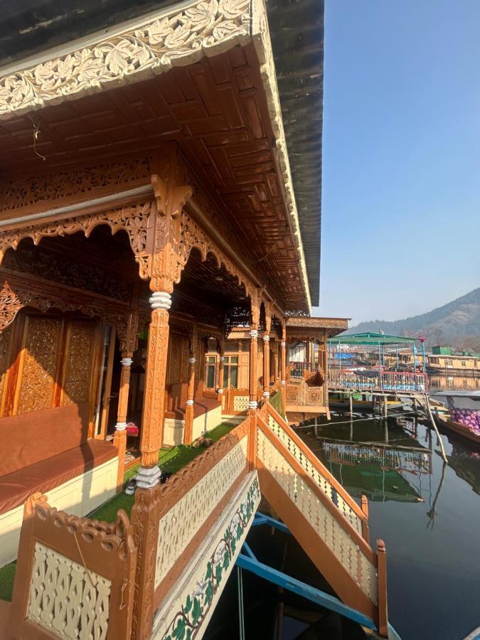 Exotic Young Shreen Houseboat Srinagar  Bagian luar foto