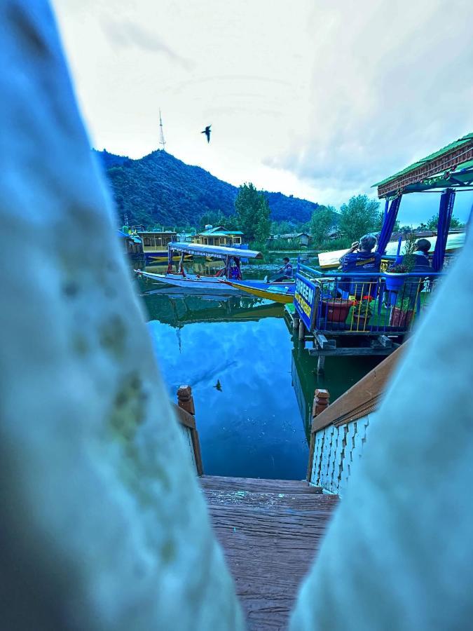 Exotic Young Shreen Houseboat Srinagar  Bagian luar foto