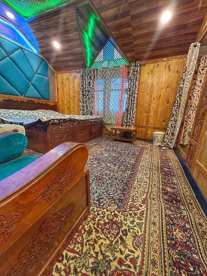 Exotic Young Shreen Houseboat Hotel Srinagar  Bagian luar foto