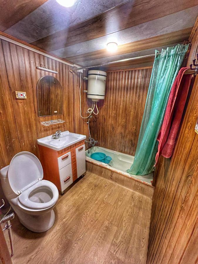 Exotic Young Shreen Houseboat Hotel Srinagar  Bagian luar foto