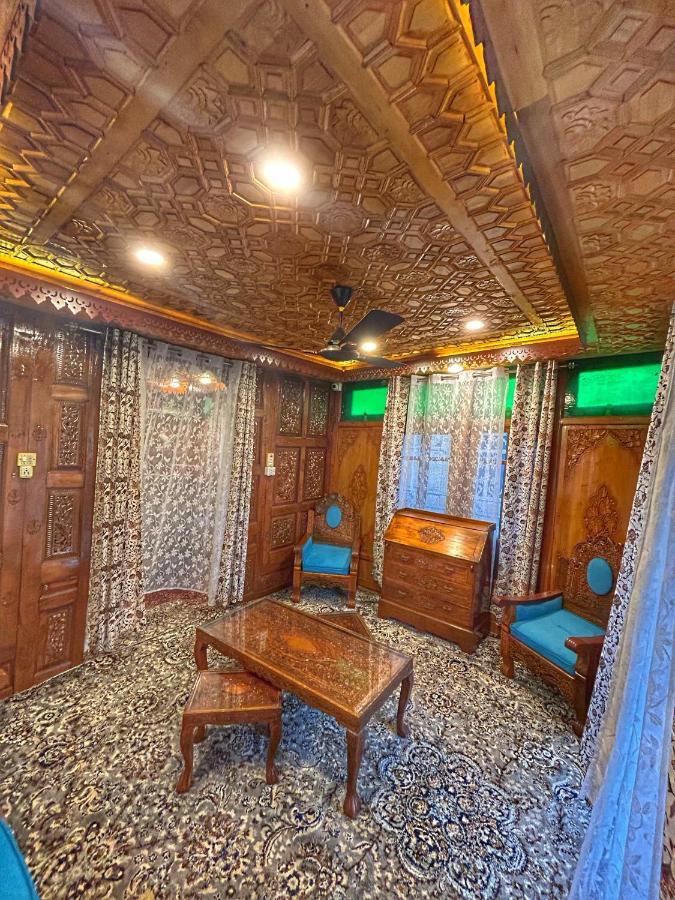 Exotic Young Shreen Houseboat Hotel Srinagar  Bagian luar foto
