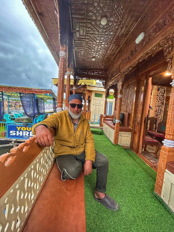 Exotic Young Shreen Houseboat Srinagar  Bagian luar foto