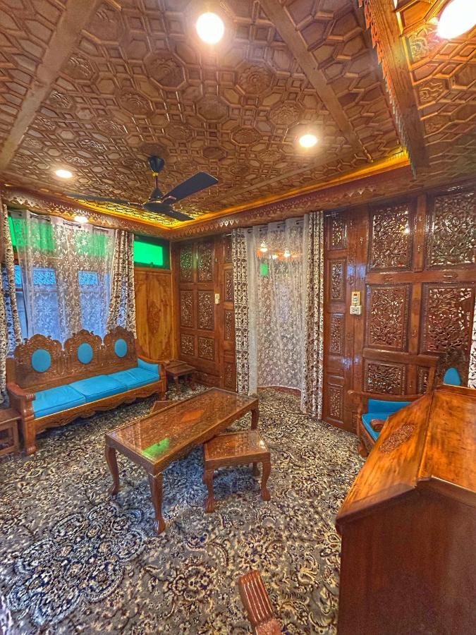 Exotic Young Shreen Houseboat Srinagar  Bagian luar foto