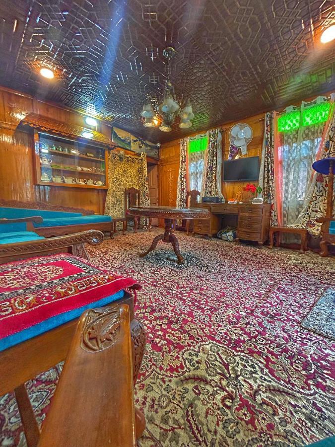 Exotic Young Shreen Houseboat Srinagar  Bagian luar foto